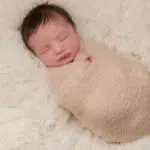 Bayi Sering Kaget Saat Tidur, Atasi dengan 5 Tips Ini