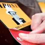 Ingin Hilangkan Bekas Lem Stiker di Mobil? Gunakan 5 Bahan Ini