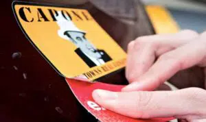 Ingin Hilangkan Bekas Lem Stiker di Mobil? Gunakan 5 Bahan Ini