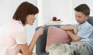 Belajar Intropeksi Diri, 4 Alasan Jangan Terlalu Cepat Memaafkan Anak