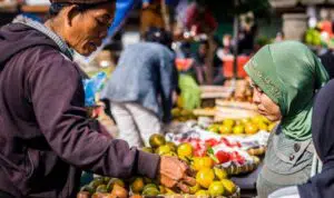 Benarkah-Jual-Beli-Saat-Azan-Haram