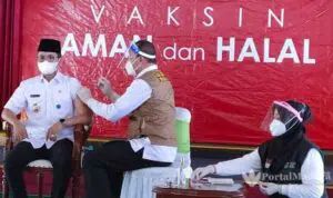 Vaksin Tahap Kedua, Bupati Bangkalan Merasa Sehat & Ketua Dewan Berhalangan