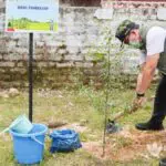Bupati Baddrut Tamam ‘Nyangkul’ Sendiri Saat Aksi Tanam Pohon