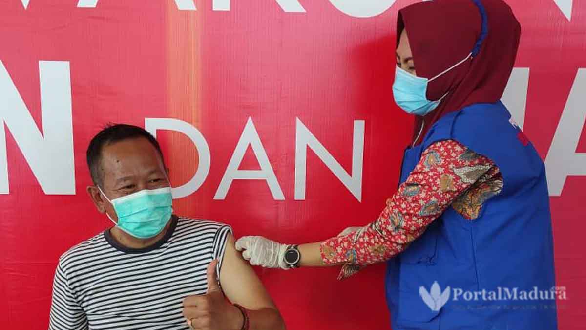 Staf Kecamatan Sokobanah Divaksin, Warga Diminta Tak Termakan Hoaks
