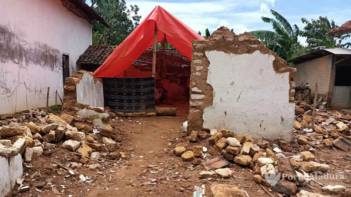 Derita Korban Bencana Pakondang, Dua Bersaudara Hidup di Puing-Puing Sisa Bangunan Rumah