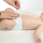 Hati-hati, Begini Cara Mengganti Popok Bayi yang Baik dan Benar