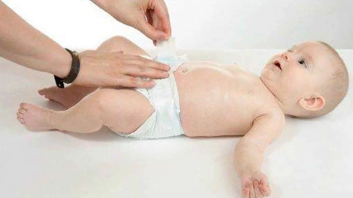 Hati-hati, Begini Cara Mengganti Popok Bayi yang Baik dan Benar