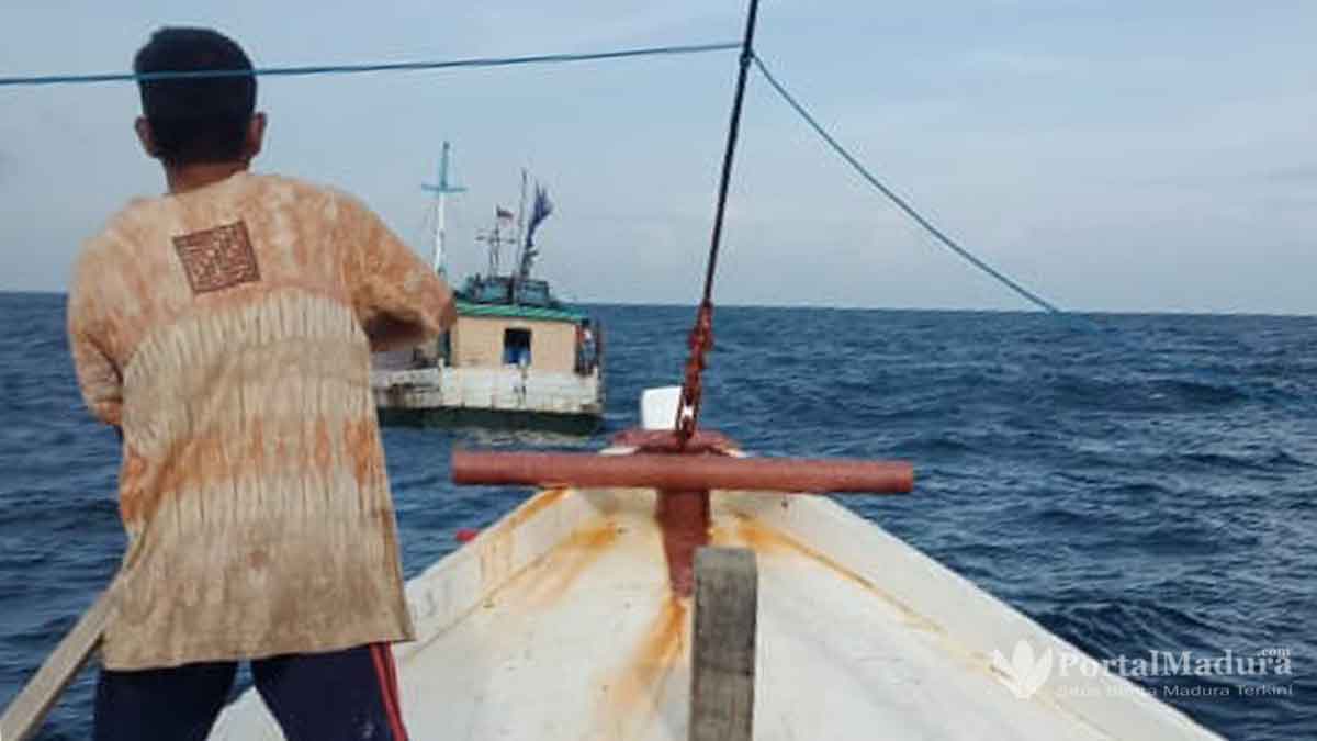 Kapal Kandas Tujuan Kalteng Dievakuasi ke Pelabuhan Kalianget Sumenep