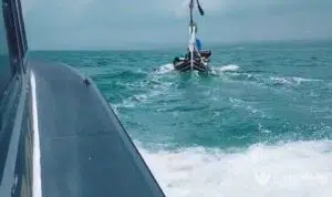 KM Berhazil II Digulung Ombak 3 Meter, Tiga Nelayan Hilang 14 Selamat