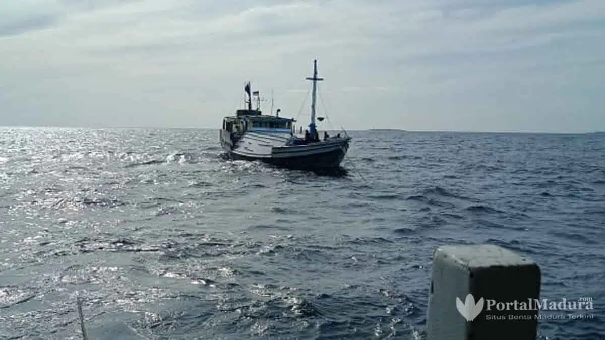 Kapal Kandas Tujuan Kalteng Tiba di Pelabuhan Pelra Gresik Putih Sumenep