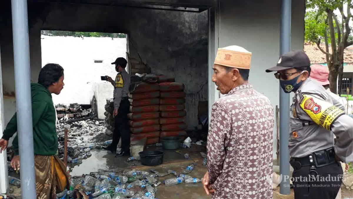 Kebakaran Toko di Essang, Satu Jam Api Baru Padam