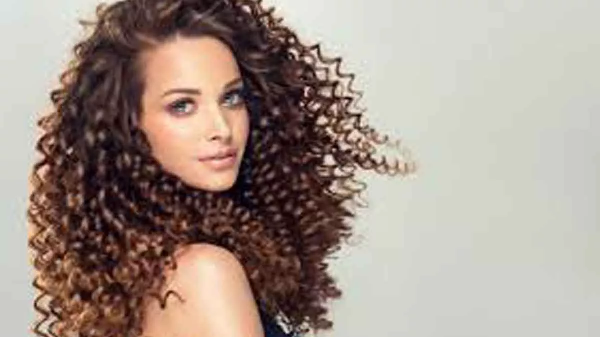 Ingin Rambut Keriting Anda Terlihat Memesona? Ini 7 Inspirasinya