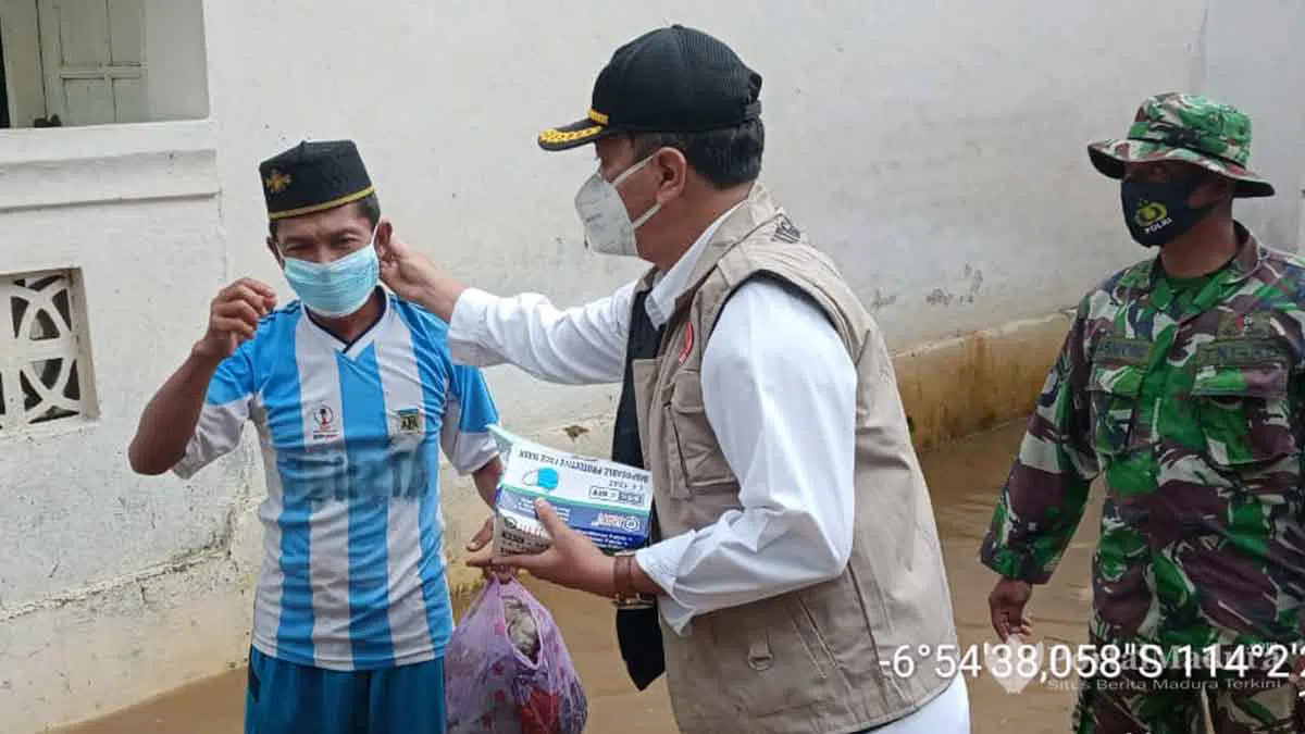 Korban Banjir Sumenep Dapat Bantuan Sembako & Makanan Siap Saji