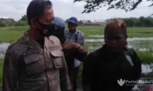 Lihat Petugas, Pengamen asal Sidoarjo Lari Terbirit-birit Hingga Kecebur Lumpur