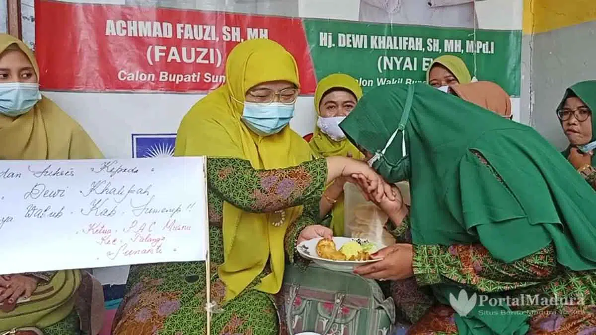 Penuhi Nazar, Air Mata Wakil Bupati Sumenep Terpilih Tumpah Saat Ziarah ke Makam Suaminya