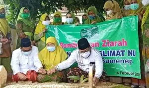 Penuhi Nazar, Air Mata Wakil Bupati Sumenep Terpilih Tumpah Saat Ziarah ke Makam Suaminya