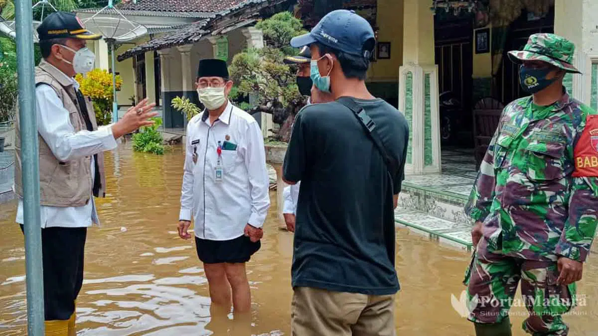 Penyebab Banjir Desa Dapenda Sumenep, Dua Rumah Ambruk 45 Tergenang Air