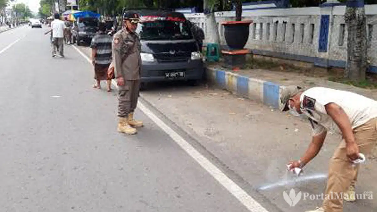 Gunakan Mobil Pikap, Pedagang Buah Ditertibkan