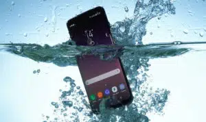 Smartphone-Anda-Terendam-Banjir-Lakukan-3-Cara-Ini