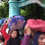 Tak Lekang Waktu, Tradisi Cahe di Gua Mandalia Diwarnai Makanan Hasil Tani Warga