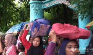 Tak Lekang Waktu, Tradisi Cahe di Gua Mandalia Diwarnai Makanan Hasil Tani Warga