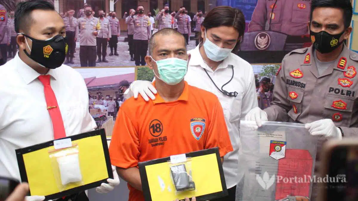 Pulang dari Malaysia, Warga Sokobanah Konsumsi Sabu dan Miliki Senpi