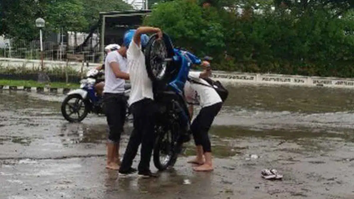 Knalpot Motor Kemasukan Air? Atasi dengan 5 Cara Ini