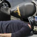 5 Cara Lepaskan Helm Korban Kecelakaan Motor