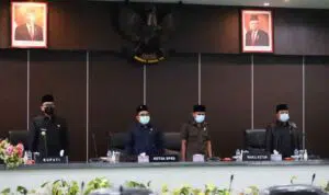 Ketua DPRD Pamekasan Menangis Saat Sidang Pemberhentian Wabup Raja'e