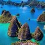 4 Tempat Wisata Papua yang Terkenal dengan Keindahan Alamnya