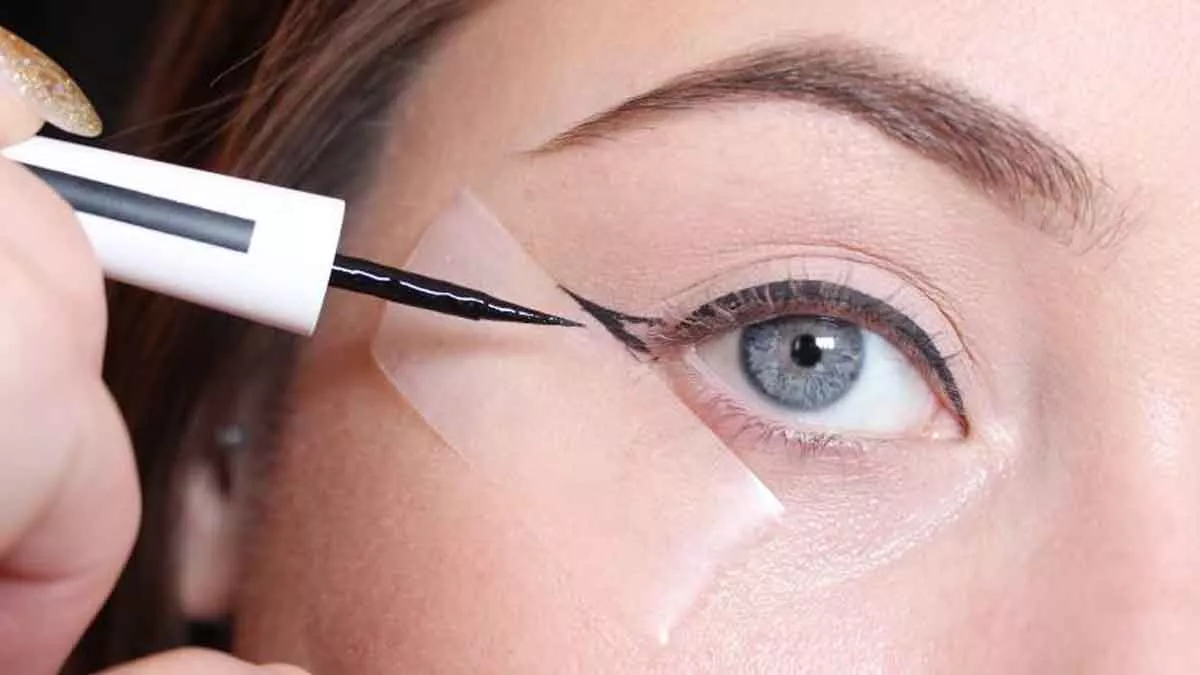 5 Beauty Hacks Gunakan Eyeliner Agar Lebih Mudah