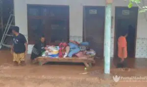 Banjir Landa Pondok Putri Darul Ulum Talaga Sumenep