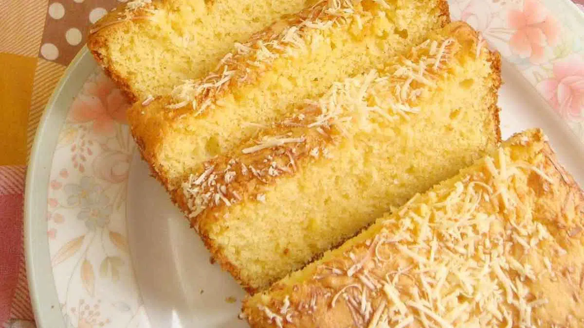 Resep Bolu Tape Keju yang Ekonomis Tapi Super Lembut