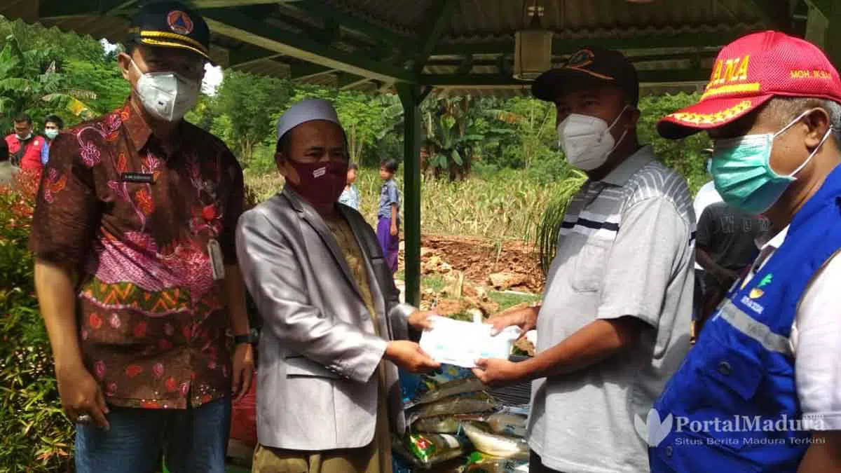 Pasca Banjir, Bupati Sumenep Cek Lokasi dan Salurkan Bantuan