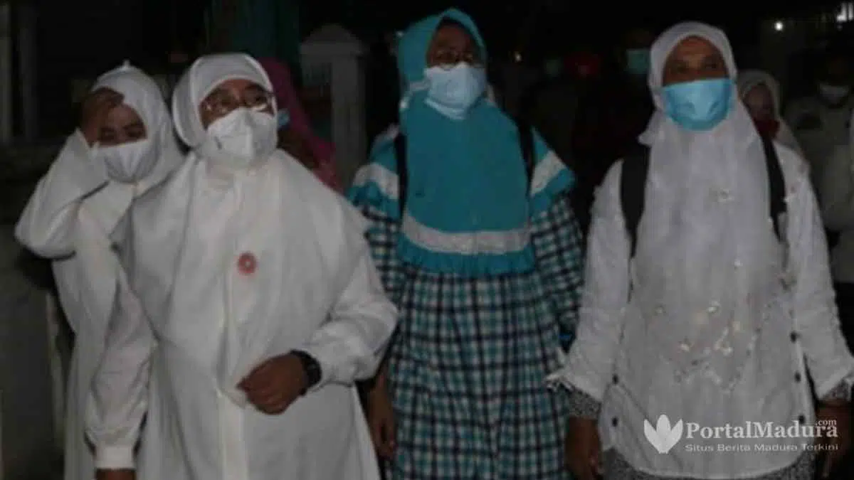 Datangi Korban Bencana, Wabup Sumenep Bermalam dan Salat Subuh Bersama Warga