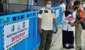 Ditutup Sementara, Rumah Makan Padang Disegel Satpol PP Sampang
