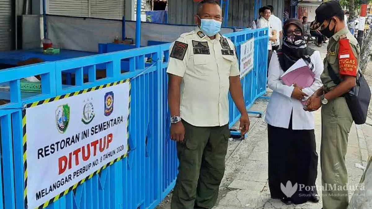 Ditutup Sementara, Rumah Makan Padang Disegel Satpol PP Sampang