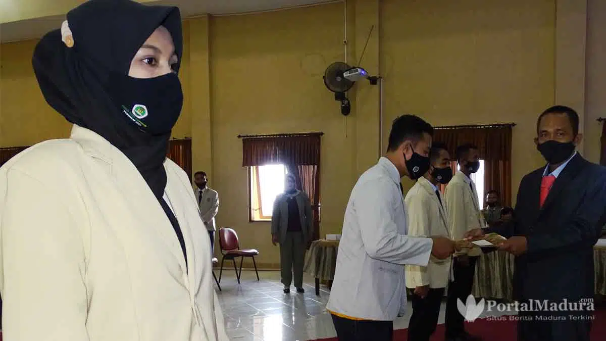 Gelar Yudisium, Ketua Stkip Pgri Sumenep: Jadilah Sarjana Berkarakter - Portalmadura.com Gelar Yudisium, Ketua STKIP PGRI Sumenep: Jadilah Sarjana Berkarakter