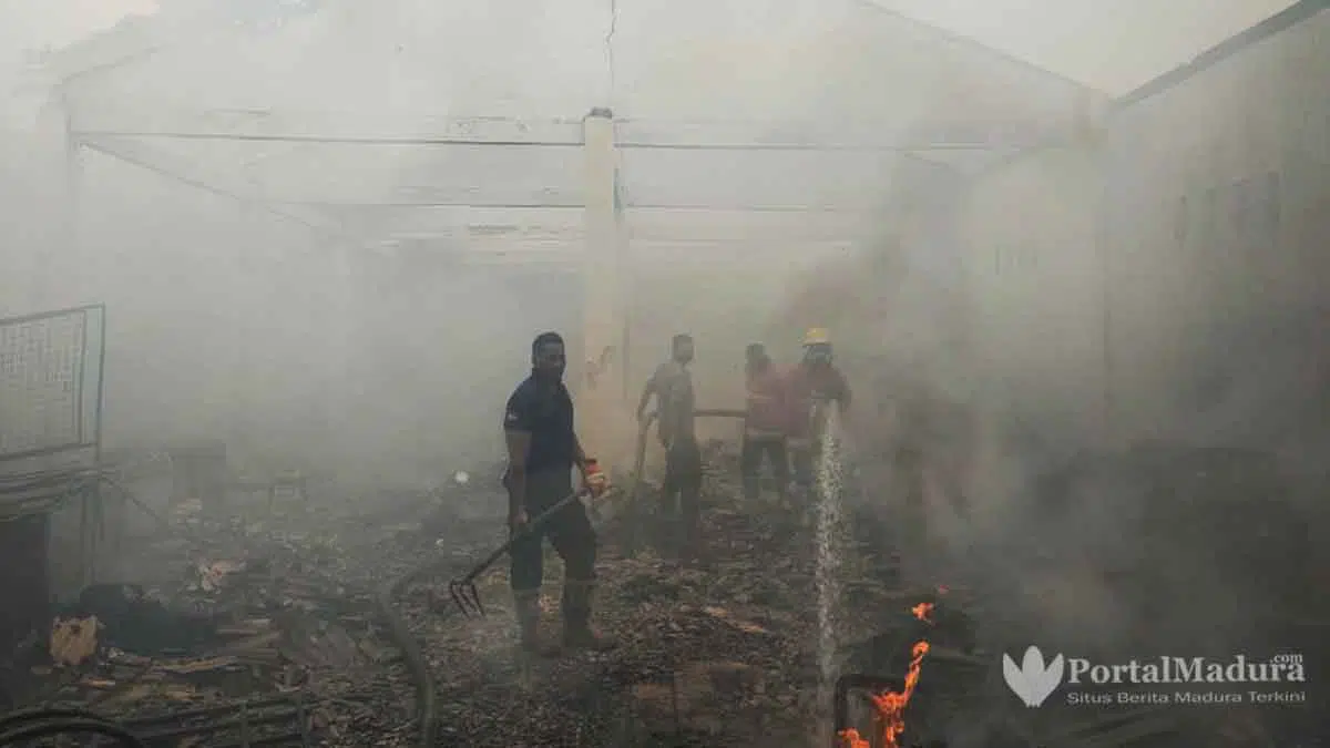 Gudang Ekspedisi Terbakar di Belakang Pasar Kwanyar Bangkalan