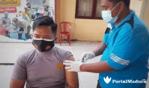 Jajaran Polres Sampang Jalani Suntik Vaksin Covid-19