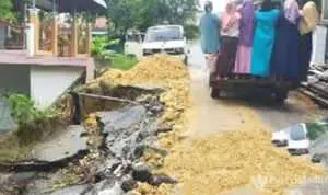 Jalan-Amblas-Tak-Diperbaiki,-Mobilitas-Warga-Tiga-Desa-Terhambat
