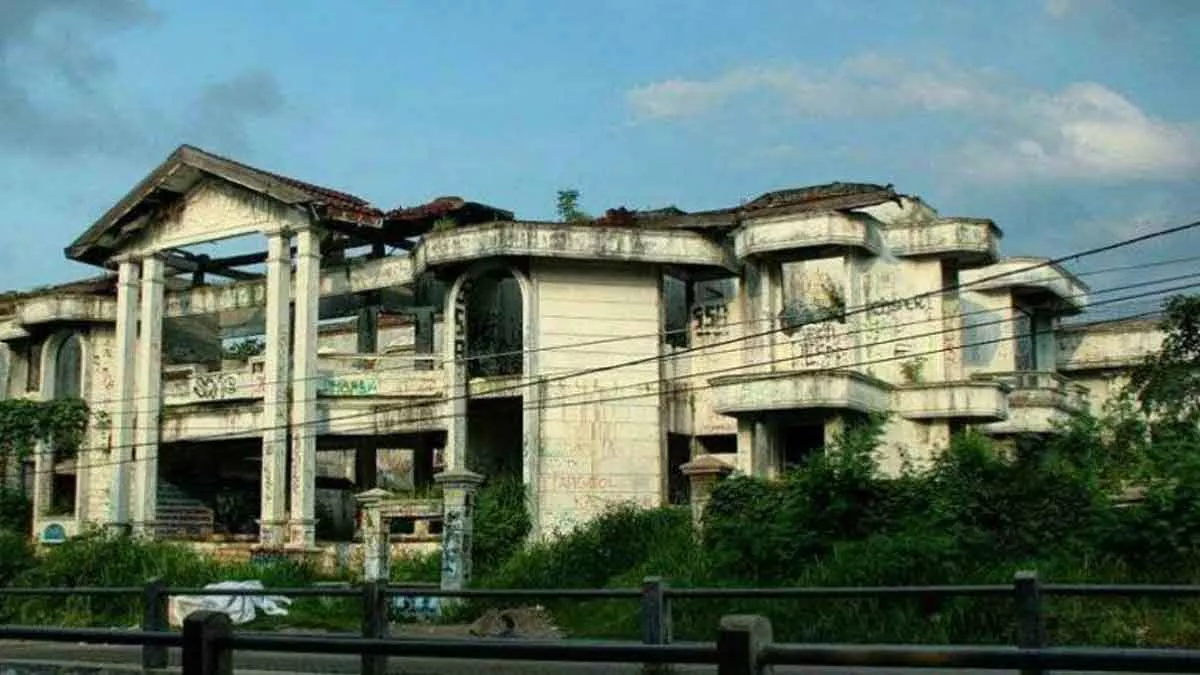 Jangan Bilang Pemberani Kalu Belum Datangi 3 Wisat Angker di Surabaya