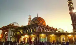 Jangan Lewatkan, 4 Wisata Religi Madura yang Selalu Ramai dikunjungi