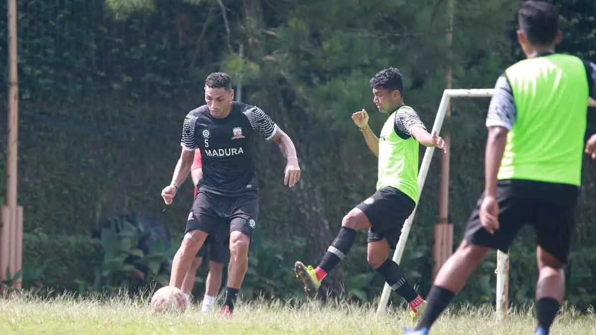 Perpanjang Kontrak Dua Pemain Asal Brasil