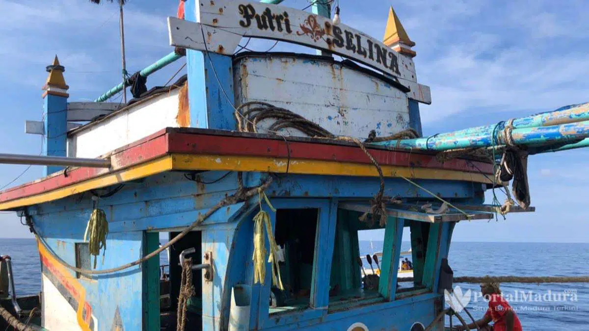 Kapal Putri Selina asal Paciran Lamongan Ditangkap Nelayan Masalembu