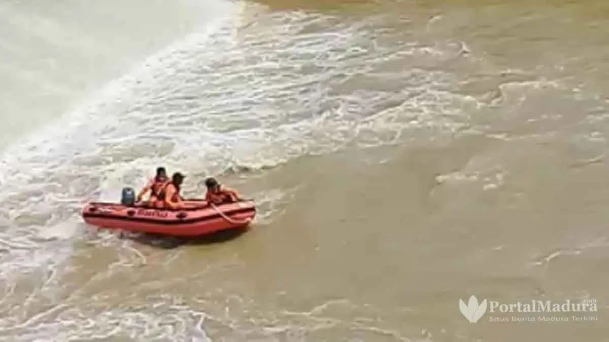 Tim SAR Cari Korban Hilang di Sungai DAM Jepun Lenteng Timur
