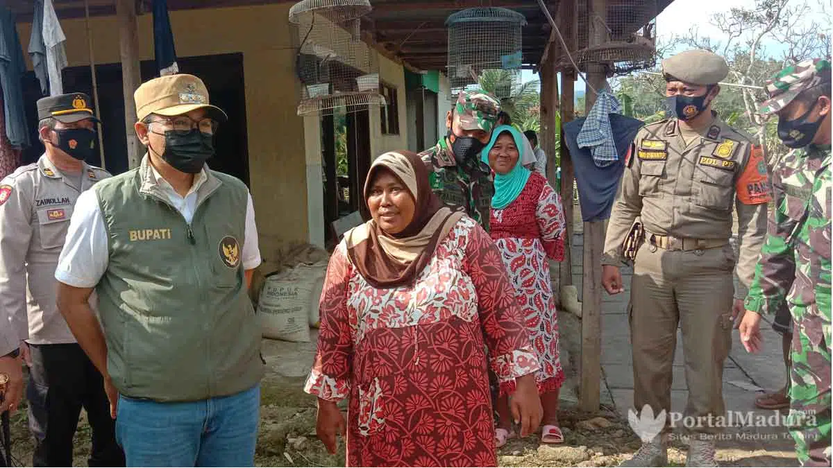 Tinjau Lokasi Jalan Amblas, Mas Tamam Janji Akan Segera Perbaiki