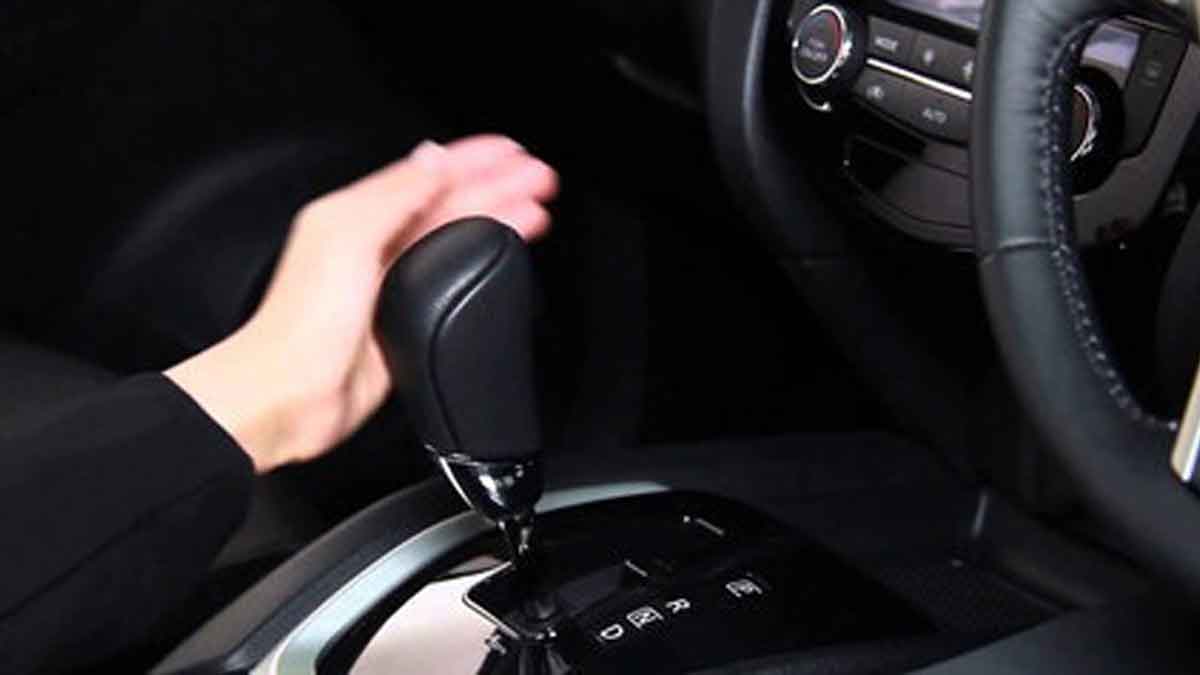 Rawat Transmisi Mobil Manual dengan 4 Cara Ini