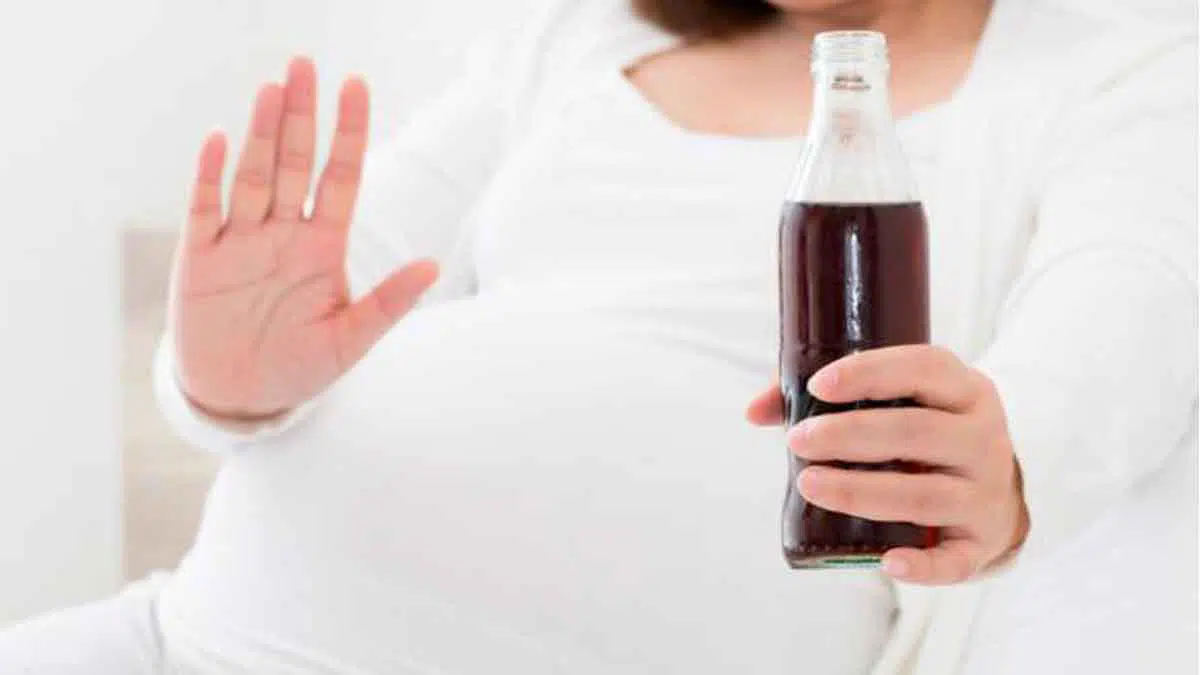 Wajib Ibu Hamil Ketahui, Bahaya Minum Soda Saat Masa Kehamilan