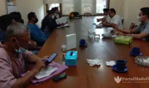 Warga Temukan Sekretariat Pilkades di Rumah Kades dan BPD Aktif Nyalon